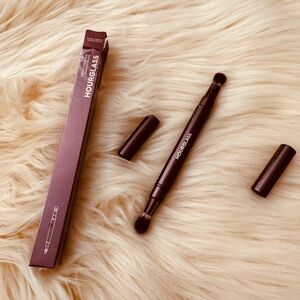 Hourglass Dual-Ended Brush with Brown and Cream Bristles